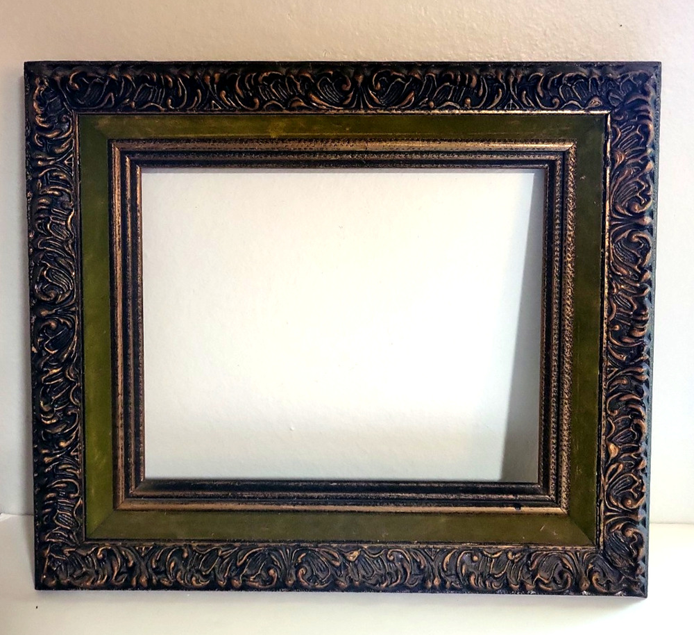 VTG Ornate Gold & Black Wood Frame Green Velvet inside Trim 8 x 10" Photo